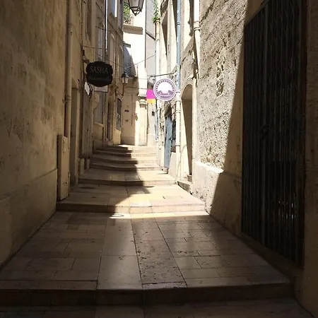 Le 10 Apartment *