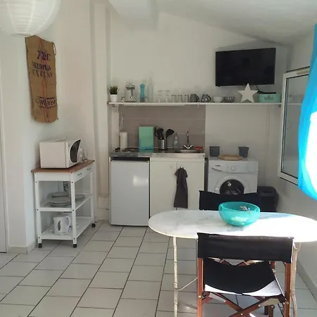 Le 10 Apartment *